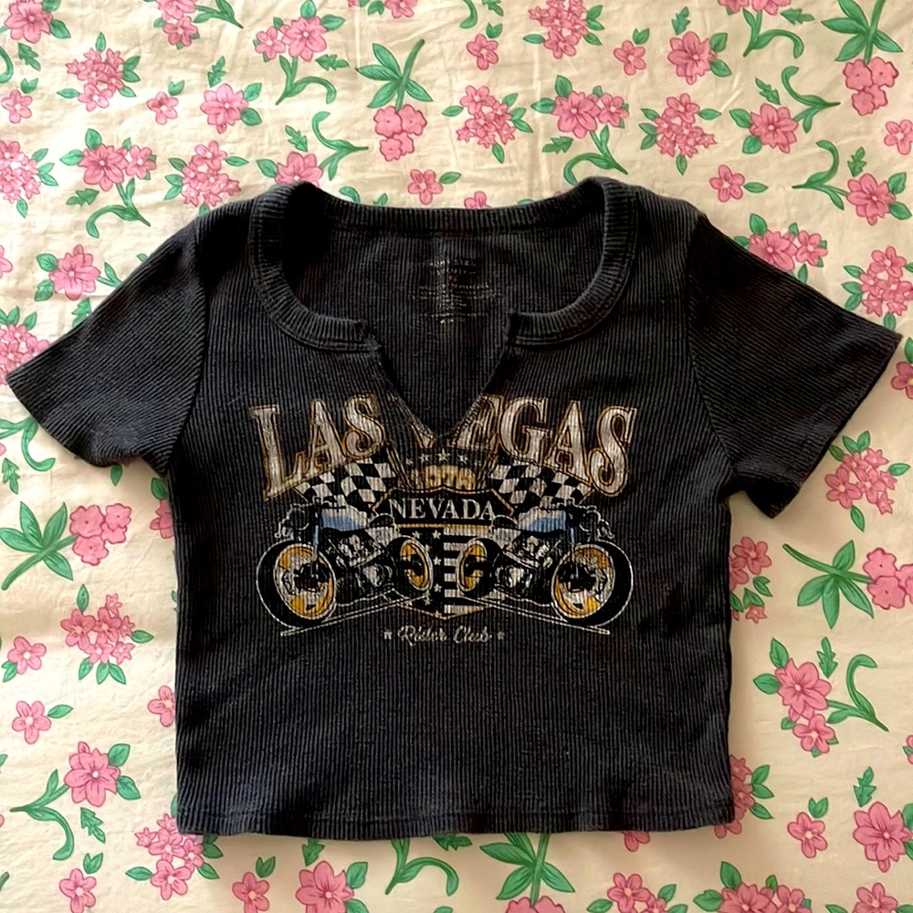 Cropped Las Vegas shirt